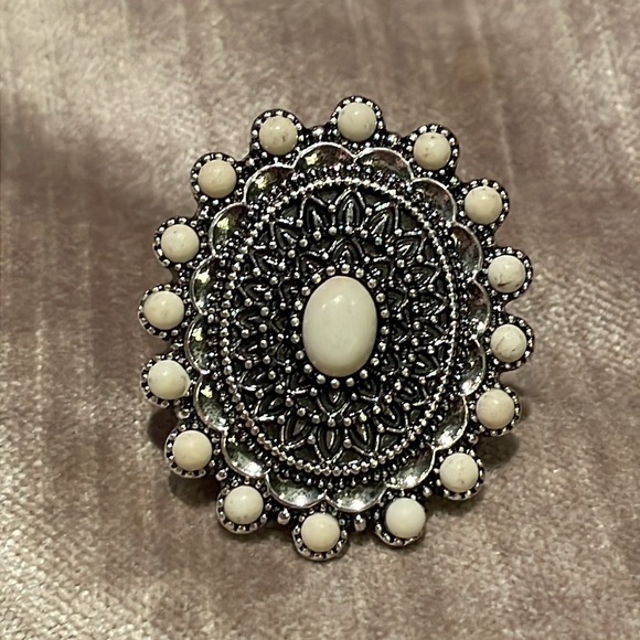 Enormous Flower Stretch Ring Southwest Style size 8.5-9.5 - Picture 4 of 4